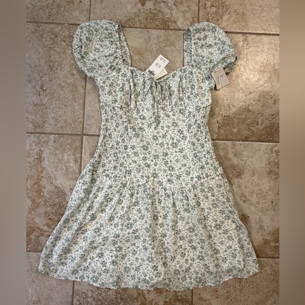 Hollister Smocked Babydoll Romper Dress Floral Light Sage Green Women’s Sm NWT